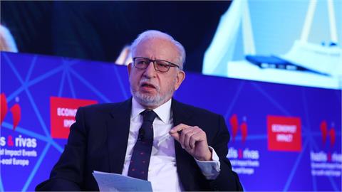 The challenges faced by decarbonisation policies were discussed at the “Economist Sustainability Summit” held in Athens on October 13/14 with IENE participation